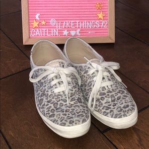 KEDS Leopard  print size 9